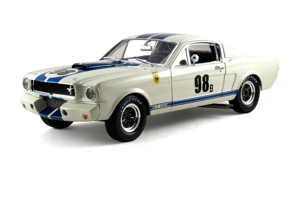 White 1/18 Scale Diecast Model Toy Car A13565